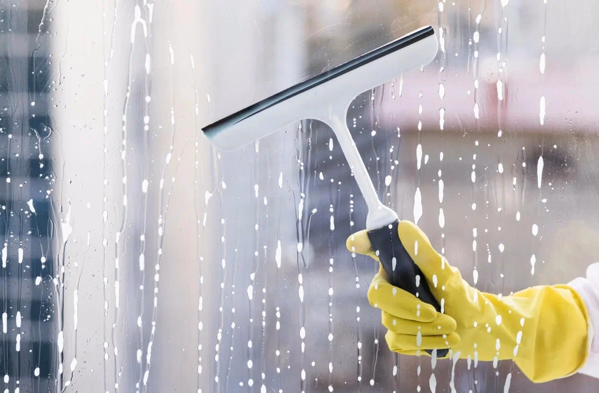 Fensterputzen und Schaufensterreinigung